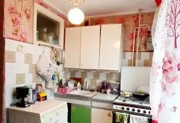Продается 2-комнатная квартира в районе Комсомольского рынка.