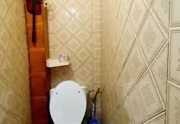 Продается 2-комнатная квартира в районе Комсомольского рынка.