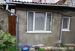 Apartament cu 3 camere „la sol” în Centru (Chișinău)