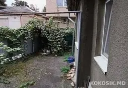 Apartament cu 3 camere „la sol” în Centru (Chișinău)