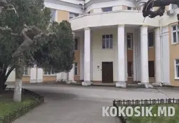 Продается 2-комнатная Сталинка в Центре Тирасполя