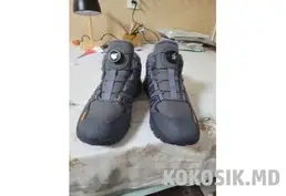 Продам новые кроссовки (45 размер) на позднюю осень/зиму/раннюю весну