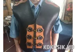 Продам жилет байкера (натуральная кожа)