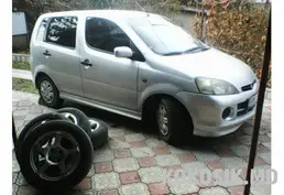 Daihatsu YRV 2005, 1.3 Бензин
