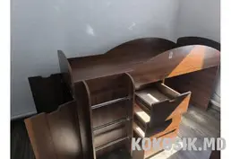 Продам детскую кровать со встроенным шкафом и полками