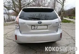 Toyota Prius V