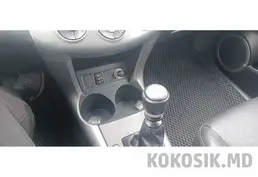 Toyota RAV4 - 8