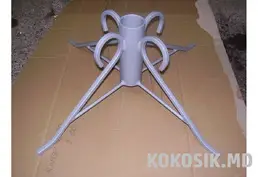 Металлический ящик, стол и подставка