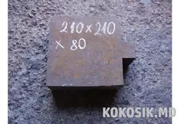 Металлический ящик, стол и подставка
