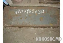 Металлический ящик, стол и подставка