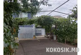Двухэтажный дом в центре Каменки