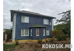 Двухэтажный дом в центре Каменки