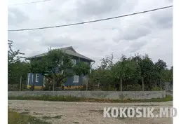 Двухэтажный дом в центре Каменки