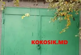 Продаётся полдома с участком и гаражом в районе Чеканы, Молдова