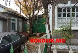 Продаётся полдома с участком и гаражом в районе Чеканы, Молдова